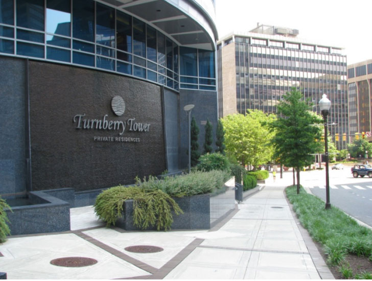 Turnberry Tower landscaping