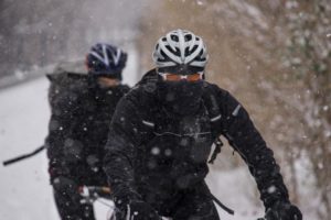Dedicated cyclists riding in the snow (Flickr pool photo by Wolfkann)