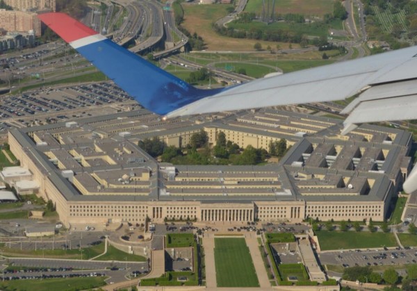 View from a jetliner over the Pentagon (photo courtesy @jdsonder)