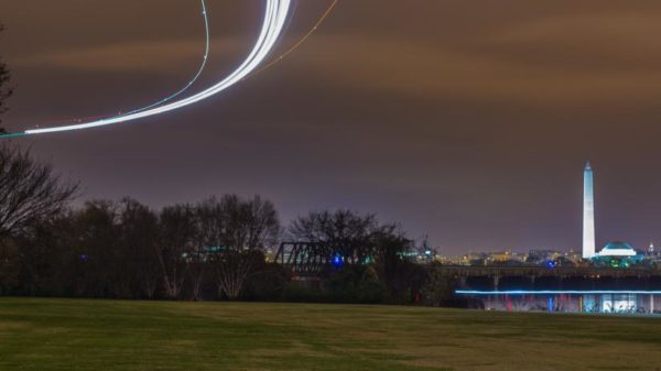 Time lapse of an arriving flight above Gravelly Point (Flickr pool photo by Joseph Gruber)