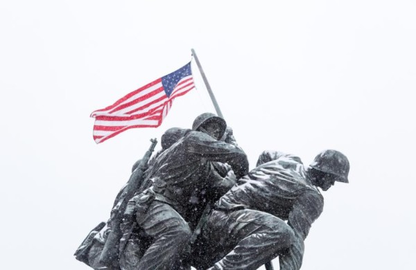 Marine Corps War Memorial (Iwo Jima) in the snow (Flickr pool photo by J. Peterson)