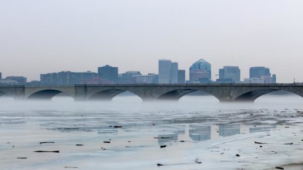 Icy and foggy Potomac River (Flickr pool photo by Joseph Gruber)
