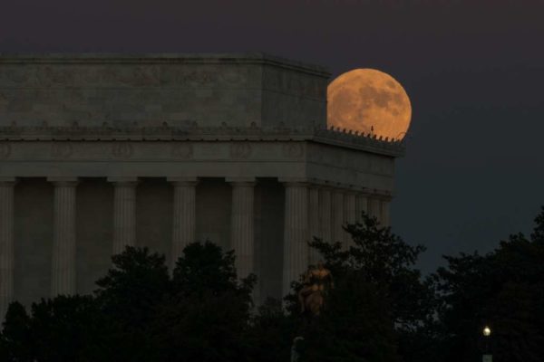 Supermoon (Flickr pool photo by Kevin Wolf)