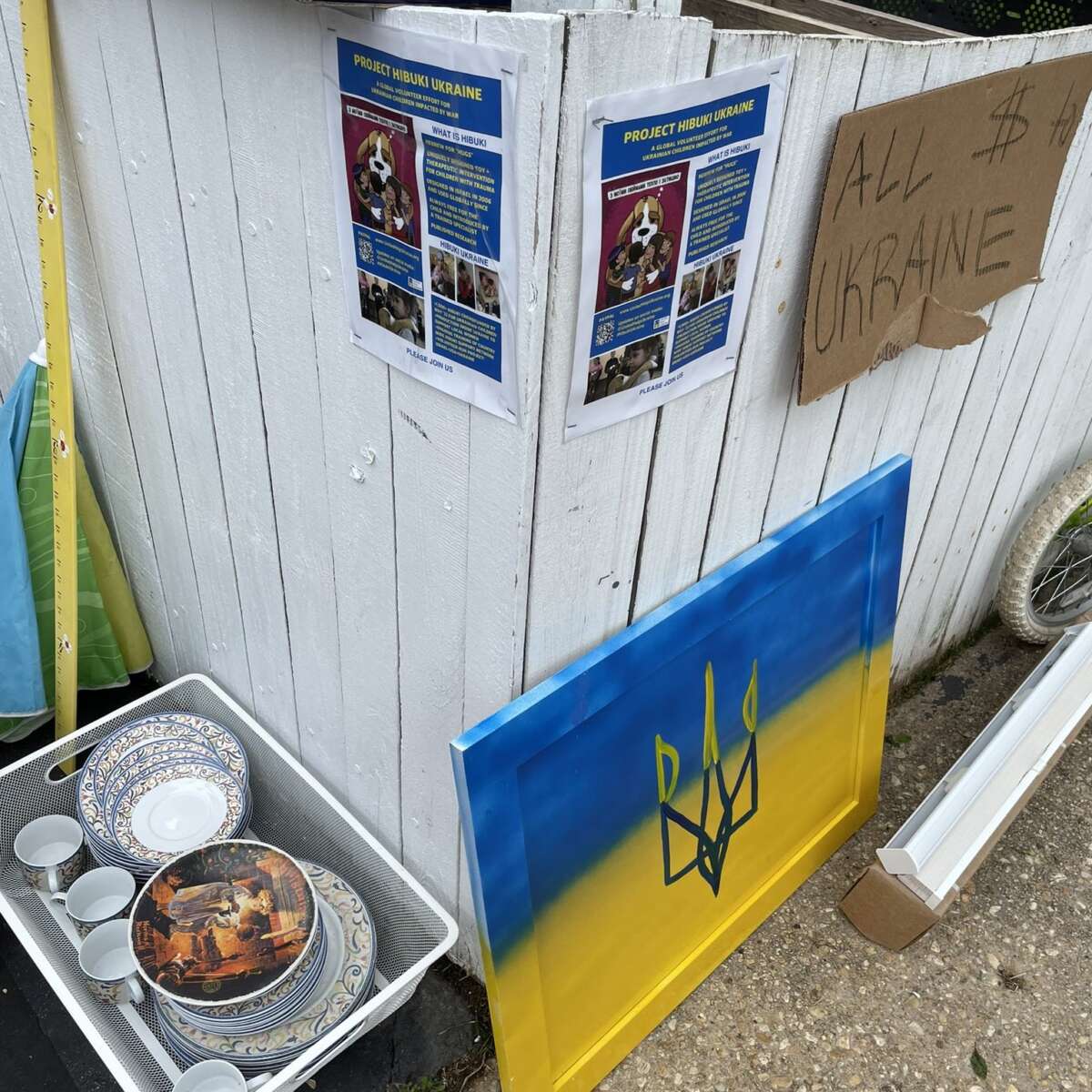 Arlington residents turn out at local yard sale to raise money for Ukrainian children
