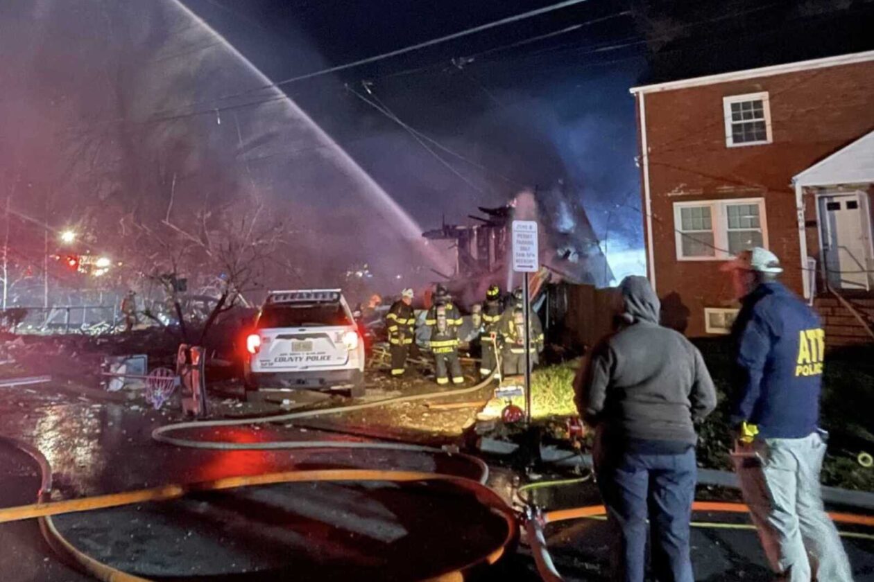 House in Arlington, Virginia EXPLODES after police reportedly approached it with a search warrant