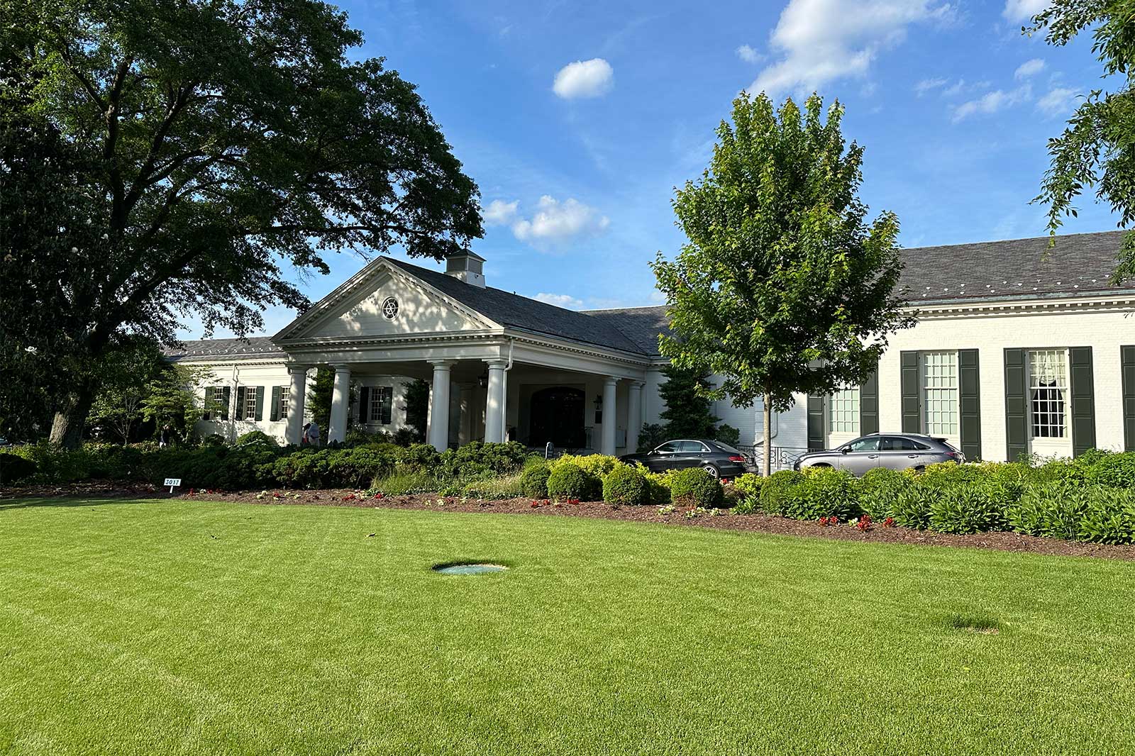 Morning Poll: Men-only restaurant at country club? - Vimarsana News